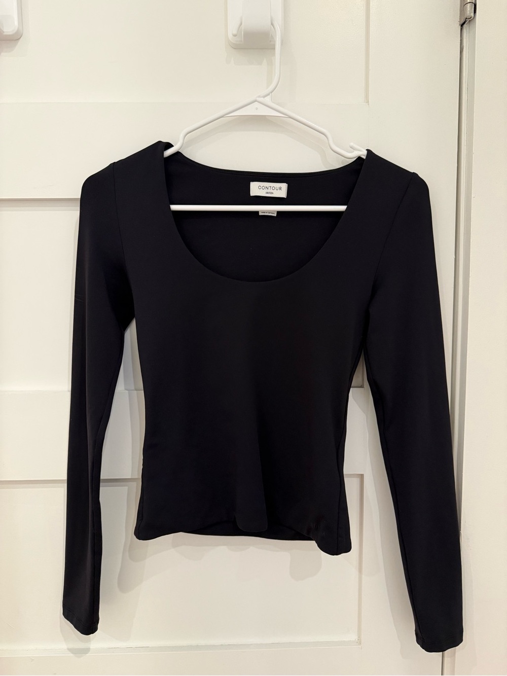 Black Aritzia Long-Sleeve Scoop Neck Top